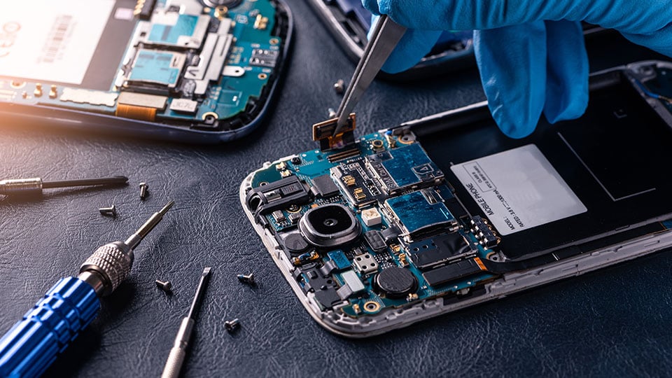 202483278-Debonding-cellphone_web.jpg